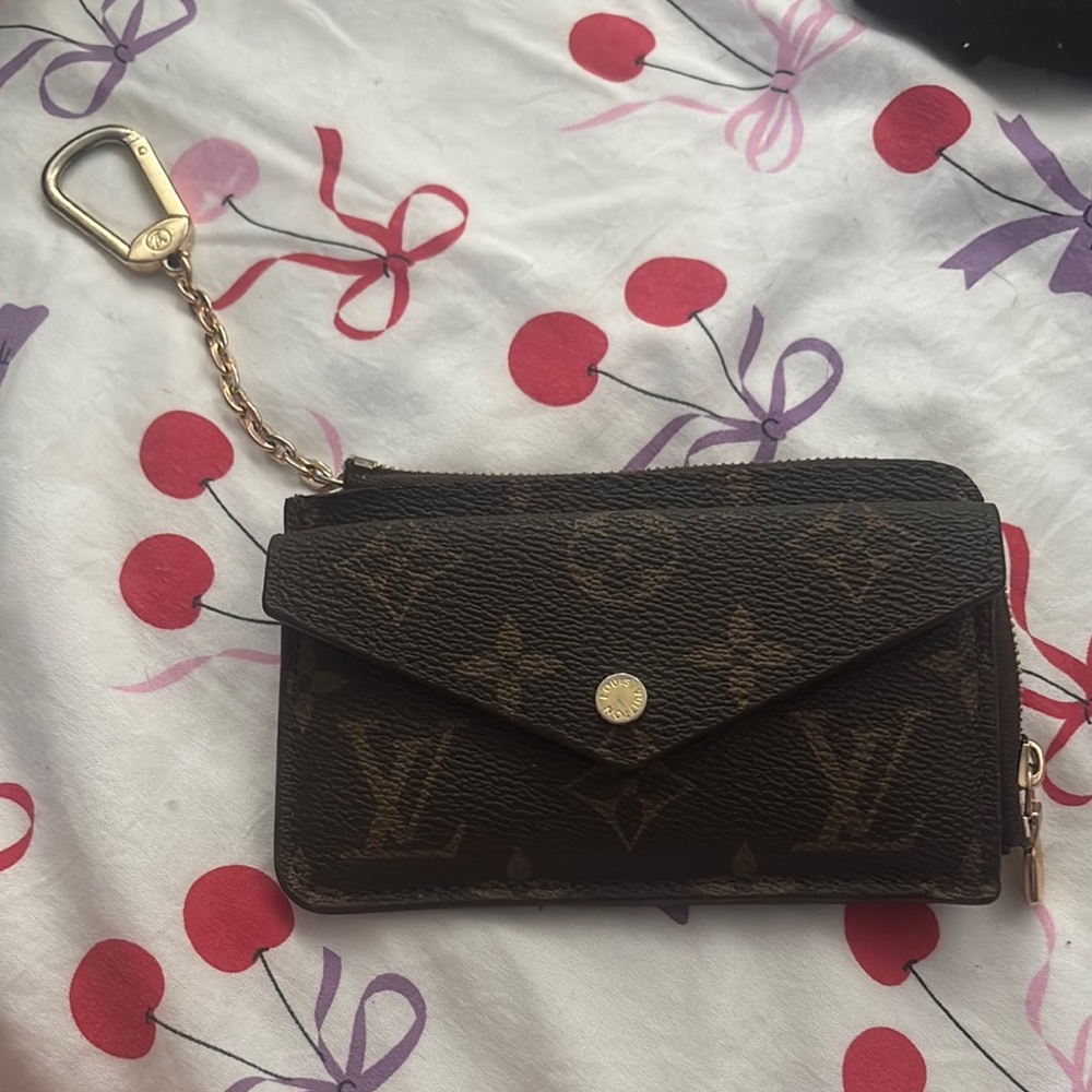 - Louis Vuitton Brown Monogram Key Holder
